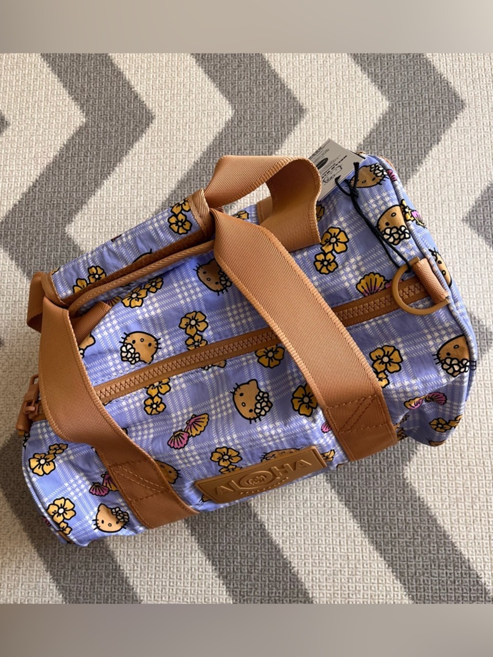Aloha Collection X Hello Kitty stubby duffle bag in periwinkle palaka - Picture 6 of 10